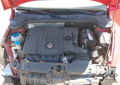 2014 Volkswagen Beetle 2.5L z USA, uszkodzony, nr VIN 3VWHX7AT8EM607412